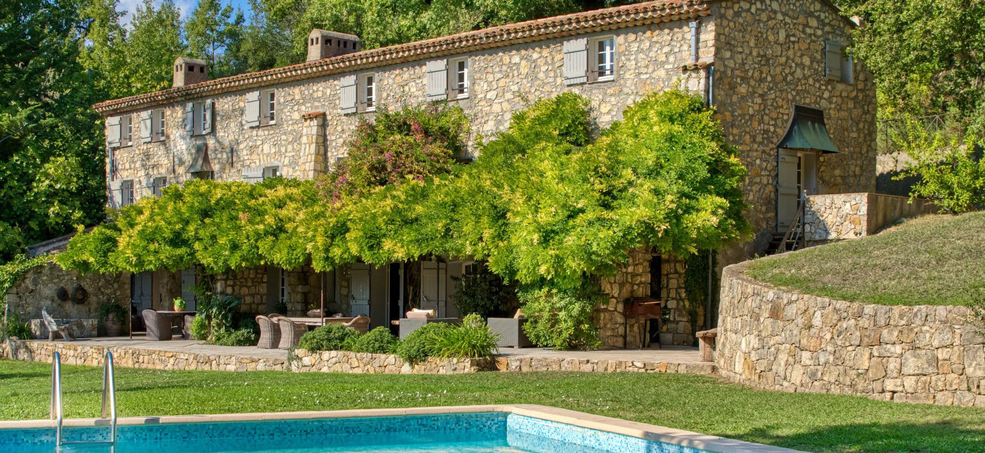 Découvrir cette propriété: Châteauneuf-Grasse - France - Maison, 8 pi&egrave;ces, 6 chambres - Slideshow Picture 2