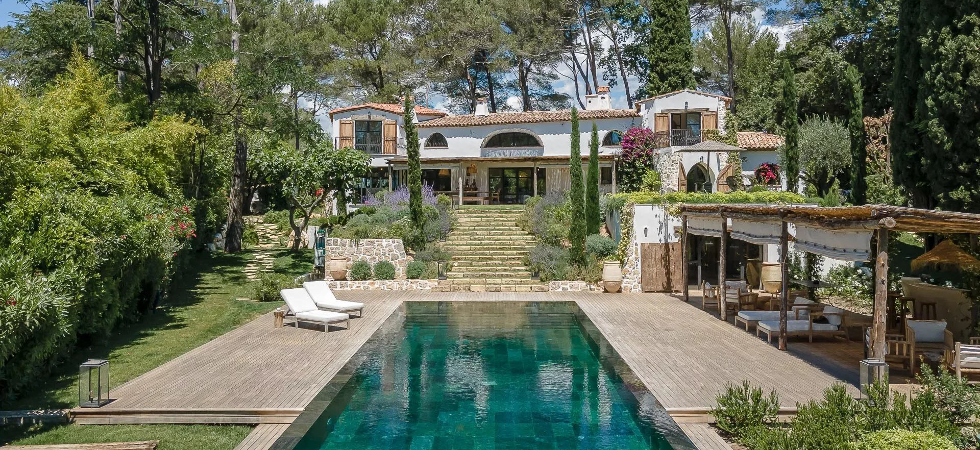 Découvrir cette propriété: Mougins - France - Maison, 12 pi&egrave;ces, 7 chambres - Slideshow Picture 1