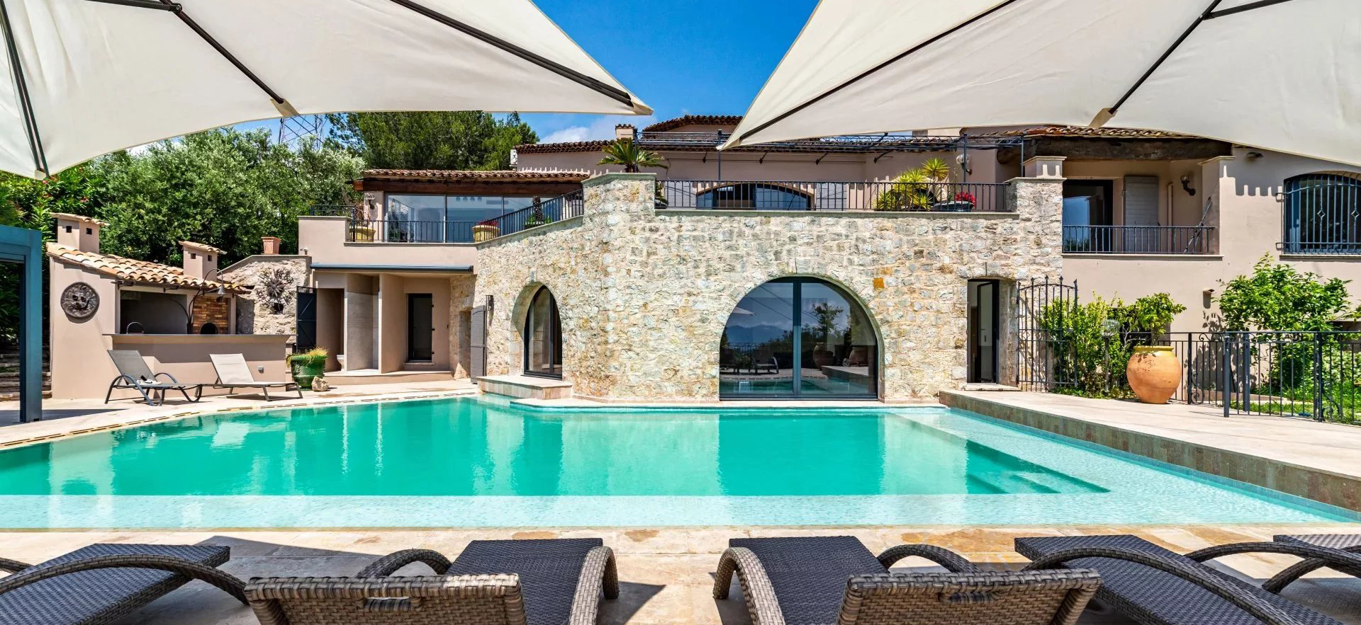 Découvrir cette propriété: Mougins - France - Maison, 10 pi&egrave;ces - Slideshow Picture 1