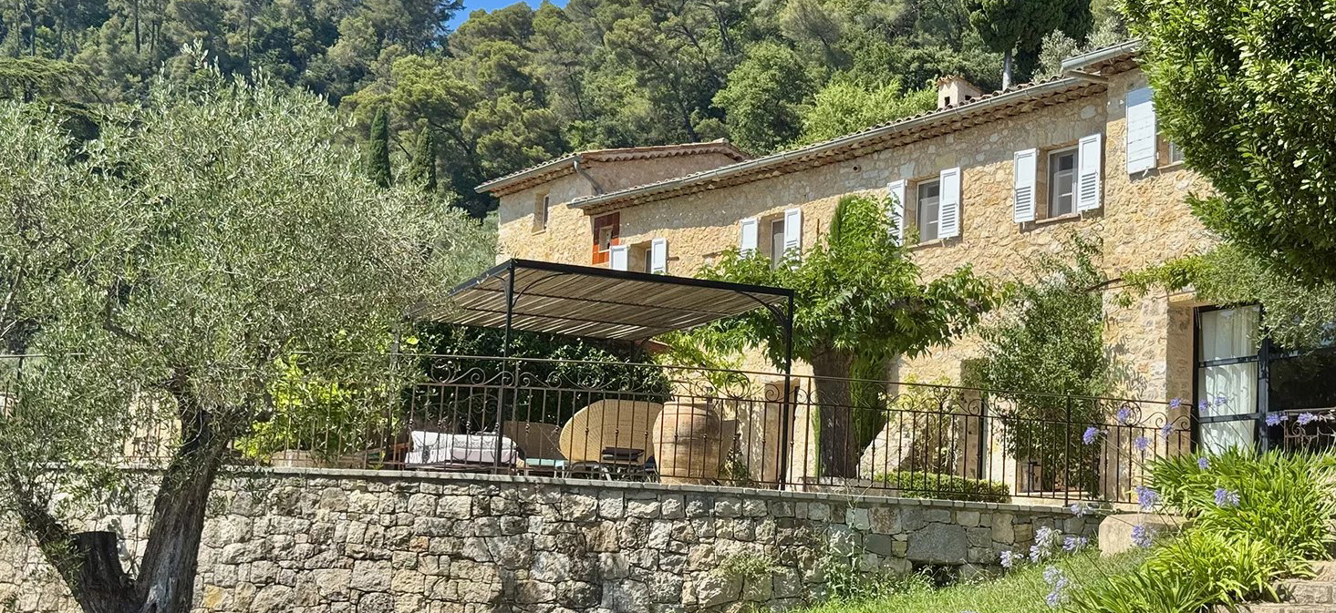 Découvrir cette propriété: Grasse - France - Maison, 7 pi&egrave;ces, 5 chambres - Slideshow Picture 2